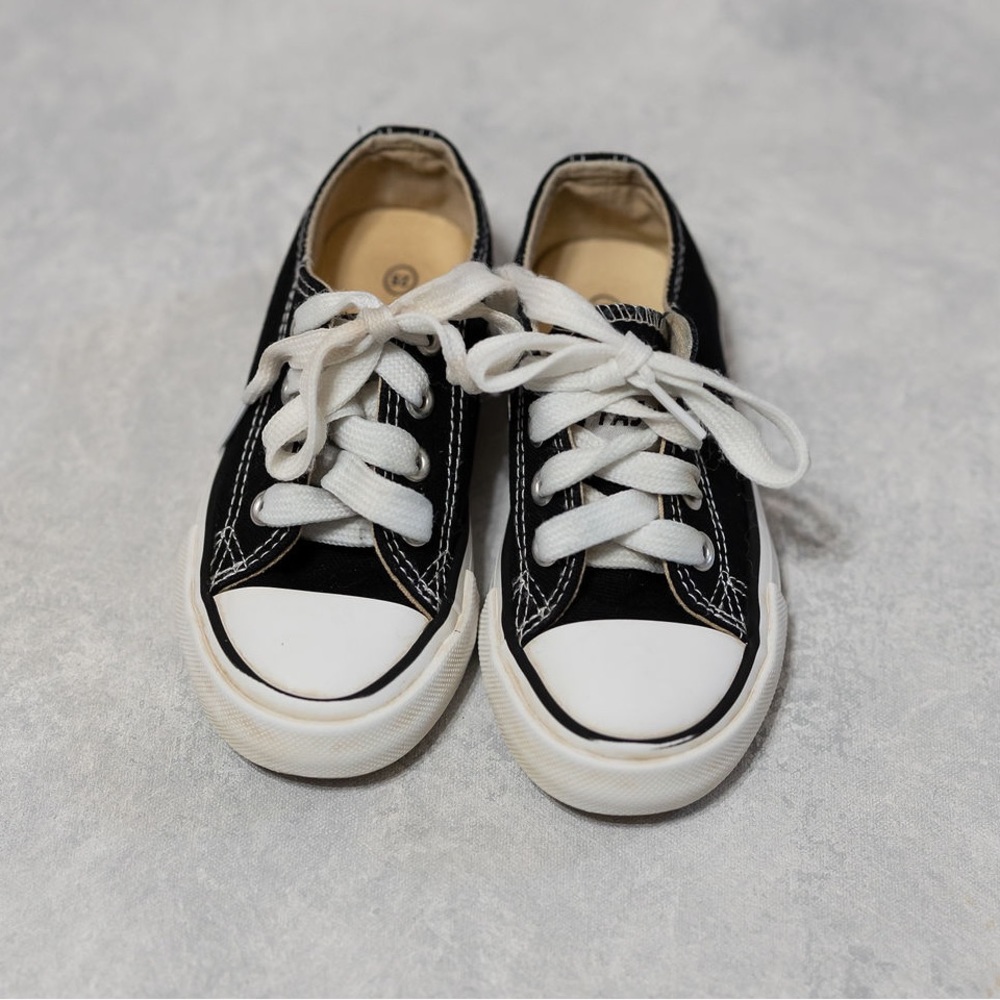 Mvlsoct Size 8 Low Top Canvas Kids Lace up Sneakers